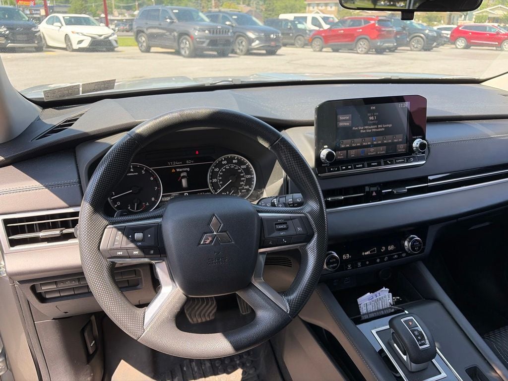2022 Mitsubishi Outlander ES