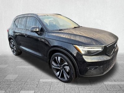 2025 Volvo XC40 B5 Ultra Dark Theme
